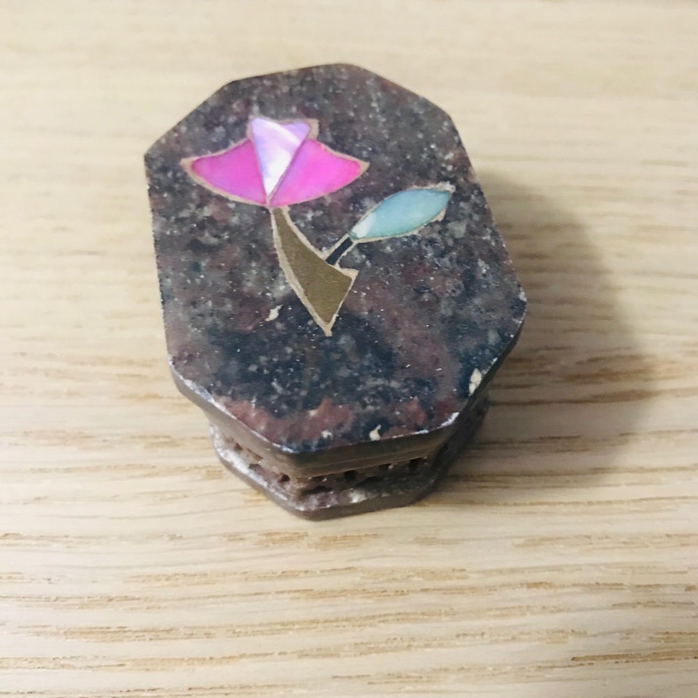 Tiny marble carved jewelry box. Bundle promo: send offer - 5 items for $35 🌸 - Picture 3 of 5